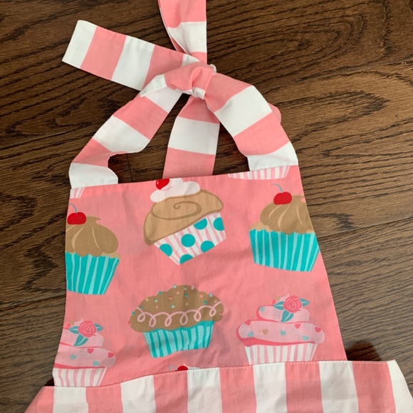 Eleanor Rose Cupcakes Pink Apron NWT (issue) - Picture 5 of 10
